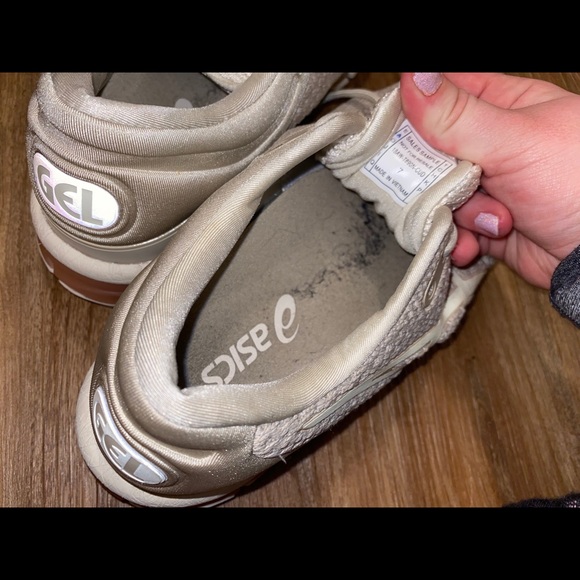 ASICS - Picture 5 of 6